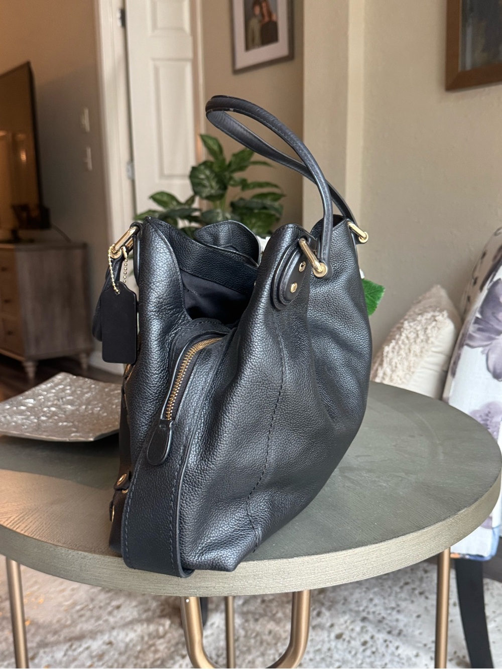 Coach Edie Shoulder Bag 31, black pebbled leather and gold hardware - Picture 4 of 6